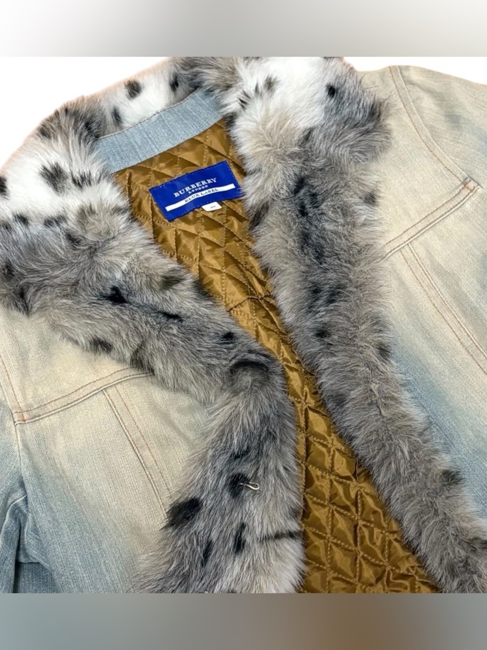Burberry Light Blue Denim Jacket with White Fur Trim - Picture 4 of 9